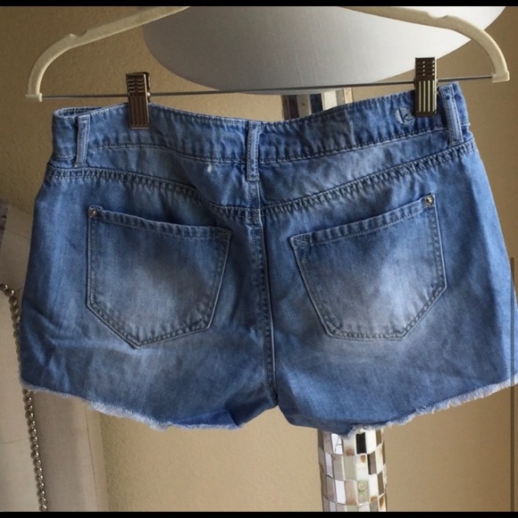 Shorts - Picture 3 of 3